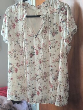 Tie-Neck Floral Ruffle Blouse - Cream Floral